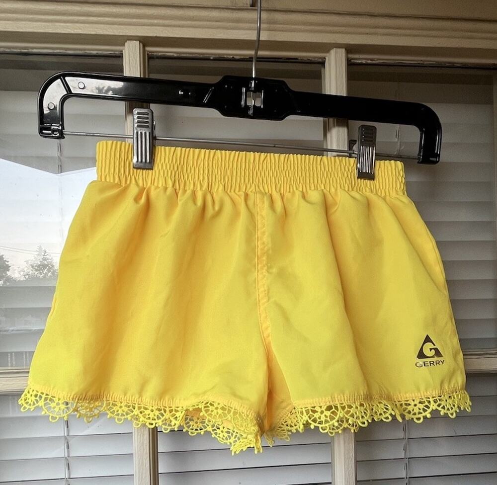 Gerry Girls Yellow Shorts S 7/8 Polyester Elastic Waist Lace Trim Flat Front